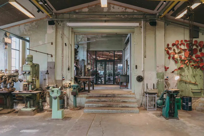 Trappe ned til maskinehallen på motorfabrikken