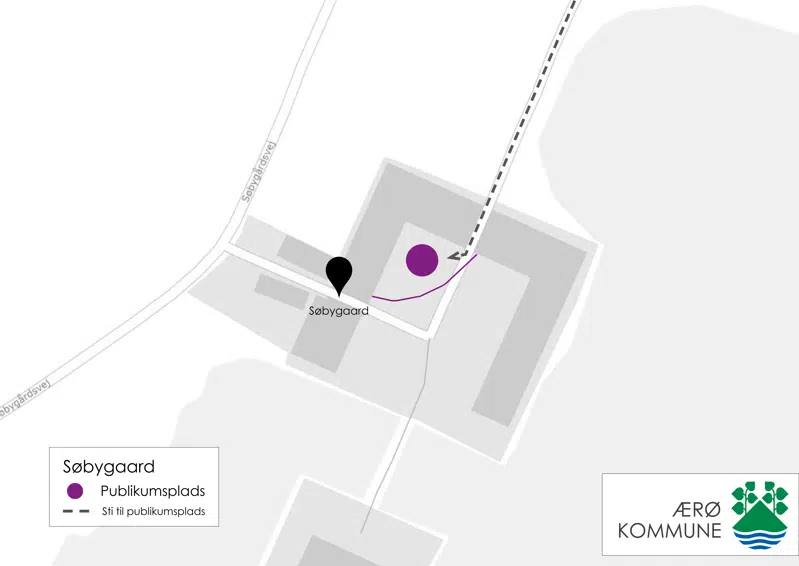 Kort over Søbygaard med markering til publikum. Publikum kan stå i afgrænset område på gårdspladsen. Bemærk indgang fra den Nordre længe.