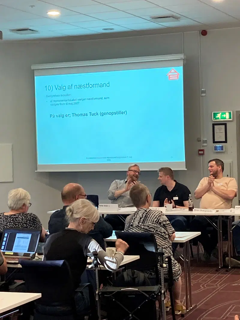 Tre medlemmer af AB's bestyrelse til repræsentantskabsmødet 2025.