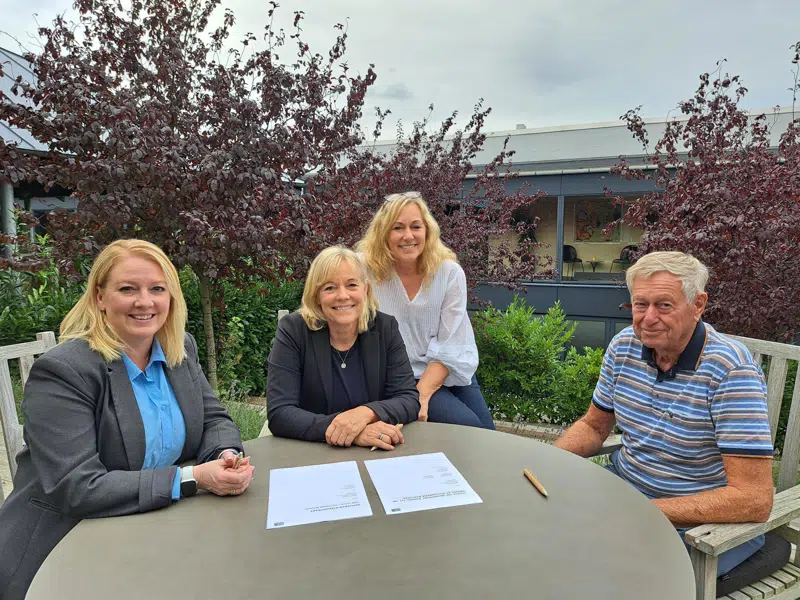 Bidragsyderne - fra venstre borgmester Vicky Holst Rasmussen, Helle Rasmussen, Helene Rasmussen og Jan Rasmussen.
