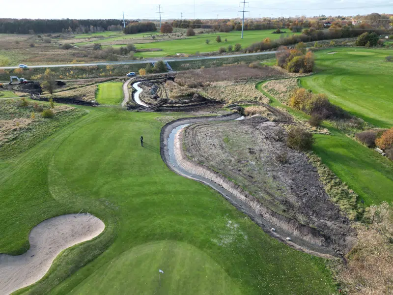 Eksempel på vandløbsrestaureringsprojekt ved Smørum Golf