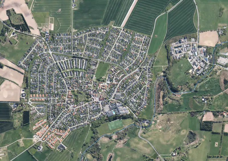 Luftfoto af Ganløse med Damvad Å