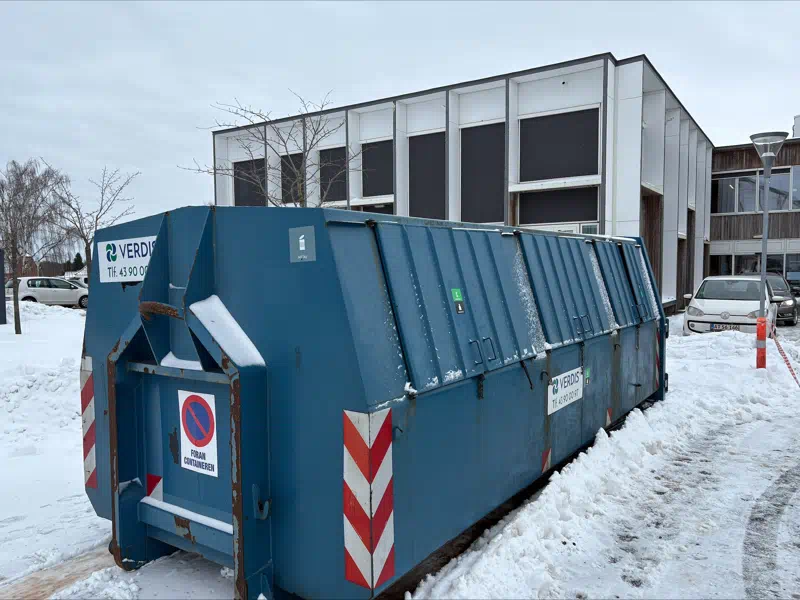 Affaldscontainer til mad- og restaffald ved Furesø Rådhus