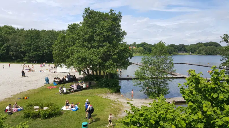 Furesøbad Strand er Furesø Kommunes officielle badested med gode livreddere, omklædningsrum og kiosk i højsæsonen. 