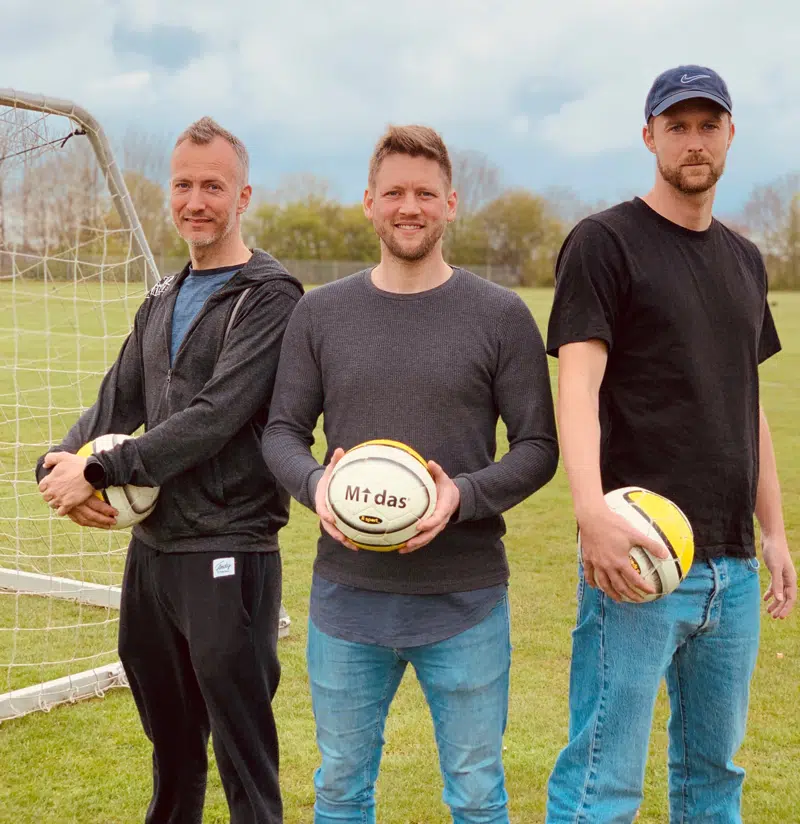 Foto: Nicholas Trier, Erik Hofman Bang og Mickey Nielsen glæder sig til at byde de 17 elever velkommen i den nye fodboldklasse på 6. årgang på Lyngholmskolen