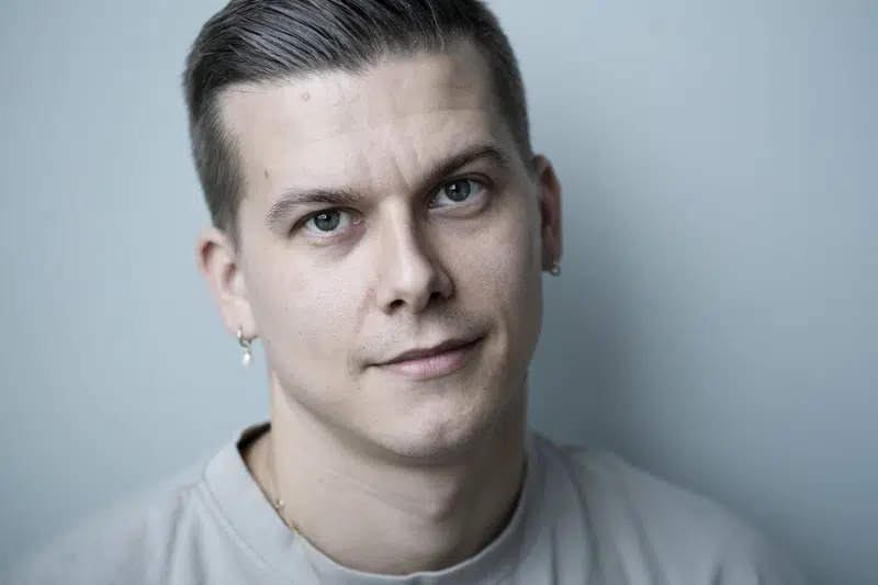 Portrætfoto af Emil Falster, som holder foredrag ved Handicaprådets debatarrangement 26. august 2025.