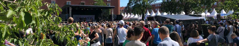 Publikum foran Musikscenen på Gladsaxedagen