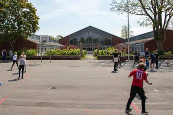 Indgangen til Mørkhøj Skole