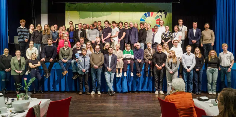På billedet fra prisfesten 5. april 2024 ses prismodtagere, udøvere samt repræsentanter fra Gladsaxe Byråd (Foto: Kaj Bonne)