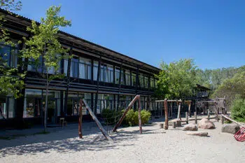 Indgangen på Skovbrynet Skole