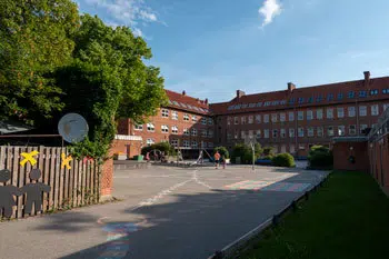 Indgangen til Søborg Skole
