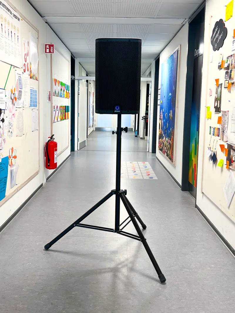 Turbosound iX12 højtaler på stativ