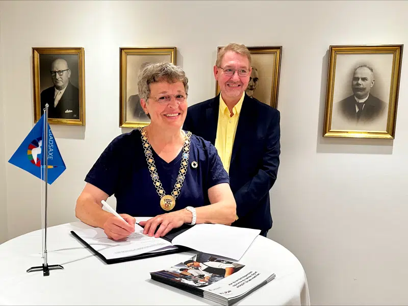 Trine Græse underskriver samarbejdsaftale