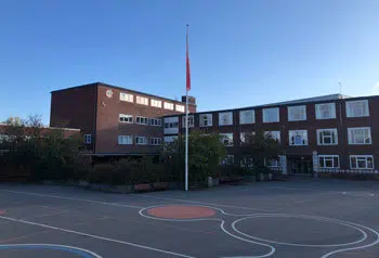 Indgangen til Gladsaxe 10. klasse og Ungdomsskole (GXU)