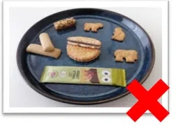 Kiks og muslibarer med højt sukkerindhold. Rødt kryds markerer, at det ikke anbefales at spise som mad.