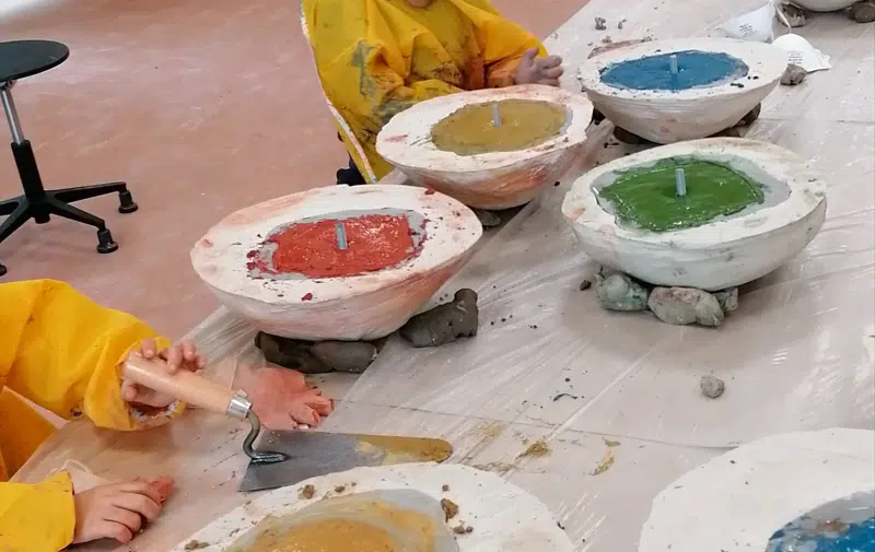 Lys støbt i små krukker