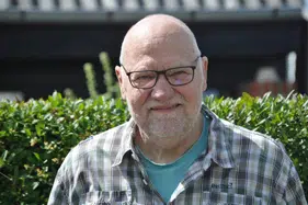 Ældre mand med briller
