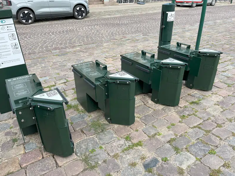 El-ladere på Køge Torv, samme type på Køge Marina