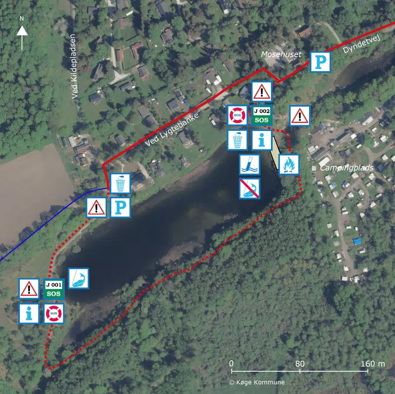 Oversigtskort over Badesøen Dyndet med pictogrammer, der viser hvilke faciliteter der findes og hvor de er placeret