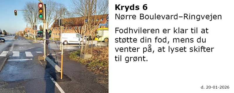 Viser fodhviler til at støtte foden på, mens man venter på grønt lys i krydset Nr. Boulevard-Ringvejen