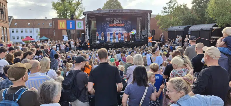 Stor menneskemængde til børneoncert i Nicolai Gården