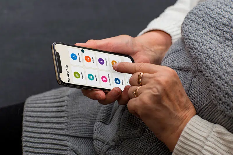 Kvinde med mobiltelefon