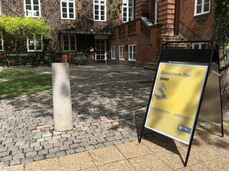 Skilt - brevstem i Havestuen