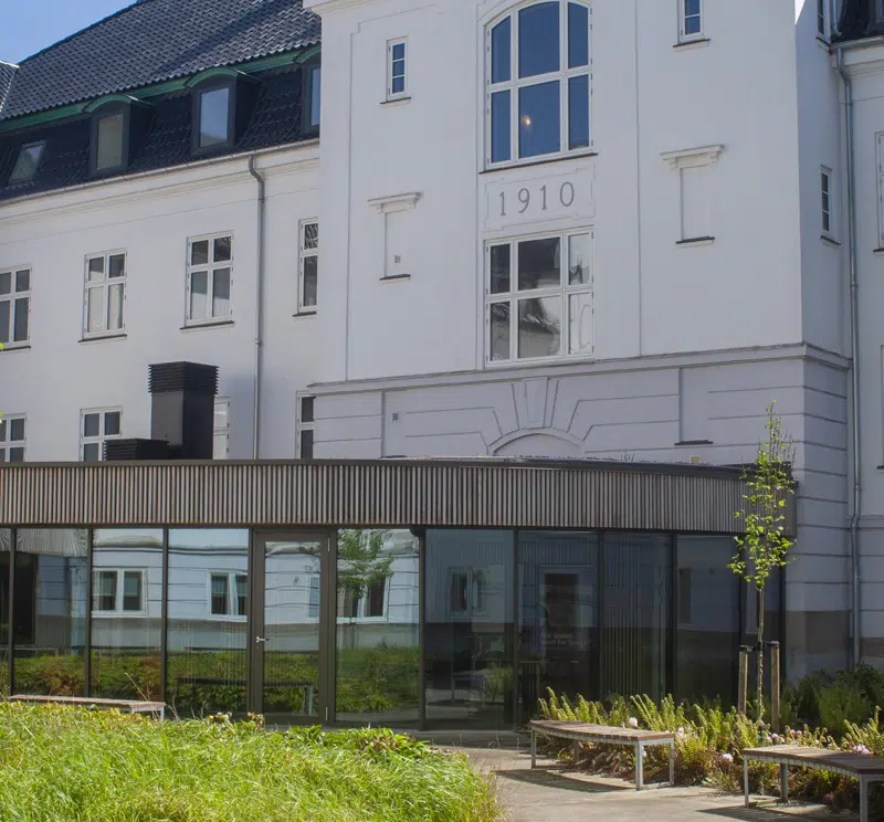 Forsiden af den fysiske udviklingsplan, facaden af en bygning