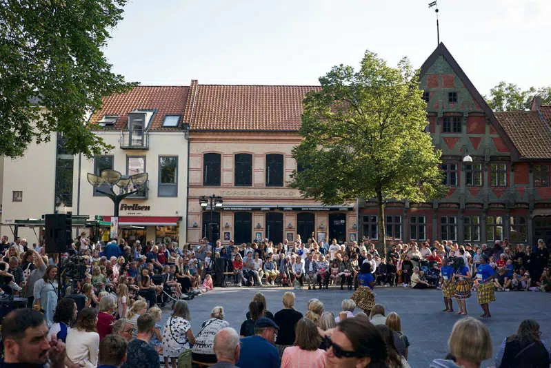 Akseltorv under kulturnatten hvor der er mange mennesker