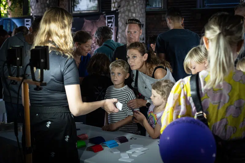 Gæster ved Trapholts stand