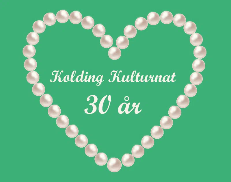 Hjerte lavet af perler, hvor der i hjertet står skrevet: Kolding Kulturnat 30 år