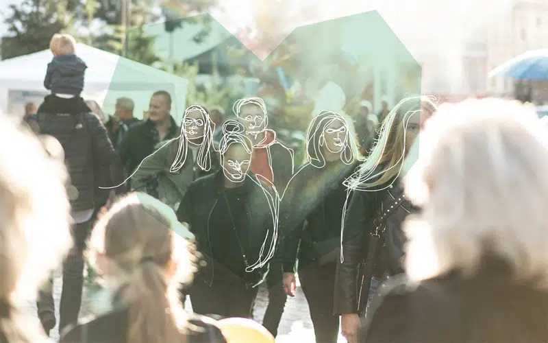 Gade fuld af mennesker