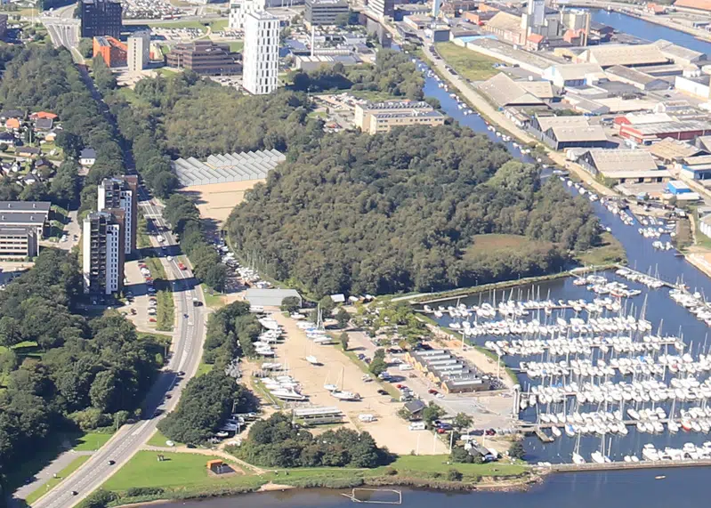 Visualisering Marina City med maskinhus og bådhuse.