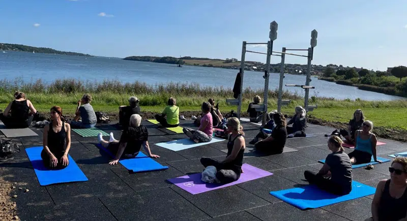 Yoga under åben himmel