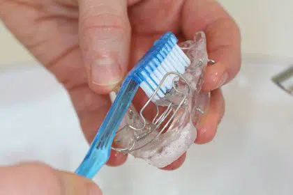 Tandbørstning af bøjle