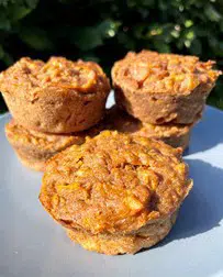 Krydrede og svampede græskarmuffins