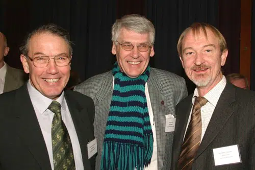 Jørgen From (i midten) var borgmester i Christiansfeld fra 1993 til 2006. Til venstre ses Lunderskovs borgmester Hans Peder Andersen og til højre Koldings borgmester Per Bødker Andersen. 2004. Munter stemning
