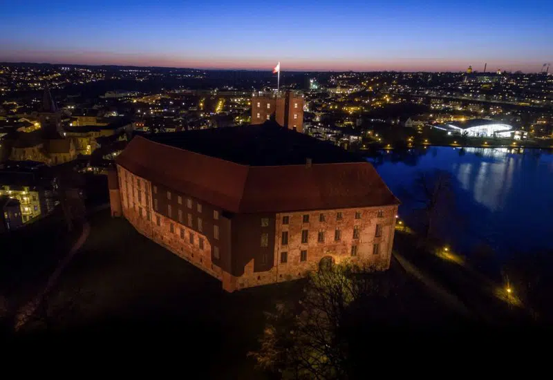 aftenbillede af Koldinghus med belysning