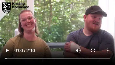 Video med to der fortæller om rygestopkurser