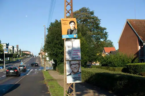 Valgplakater i en lygtepæl