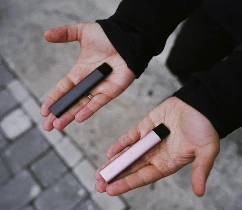 Foto af to foskellige puff-bars